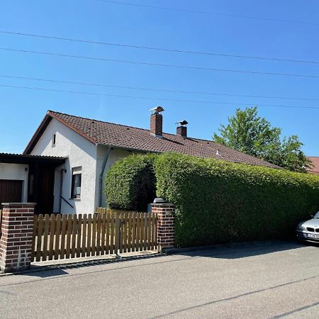 Bungalow In Ruhiger Siedlung Mit Stellplatz Ландсхут Экстерьер фото